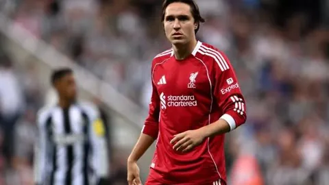 曾称都美竹姐姐却遭遇打脸，李恩微博禁言引关注