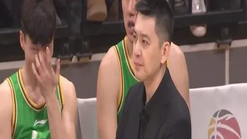 激战正酣！艾菲斯VS奥林匹亚科斯：欧洲篮球巅峰对决即将上演！